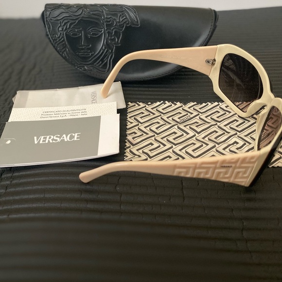 Versace sunglasses authentic - Picture 4 of 5